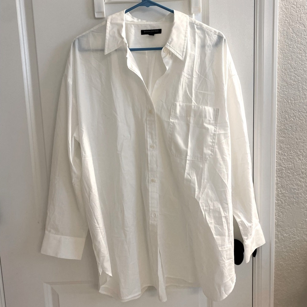 Women’s Banana Republic collared shirt